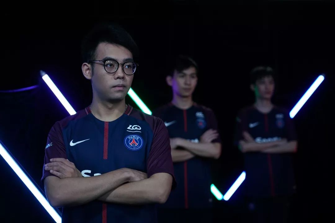 新锐交锋的 新锐交锋的